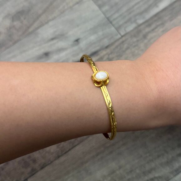 Vintage gold bangle bracelet with stone - Picture 1 of 3
